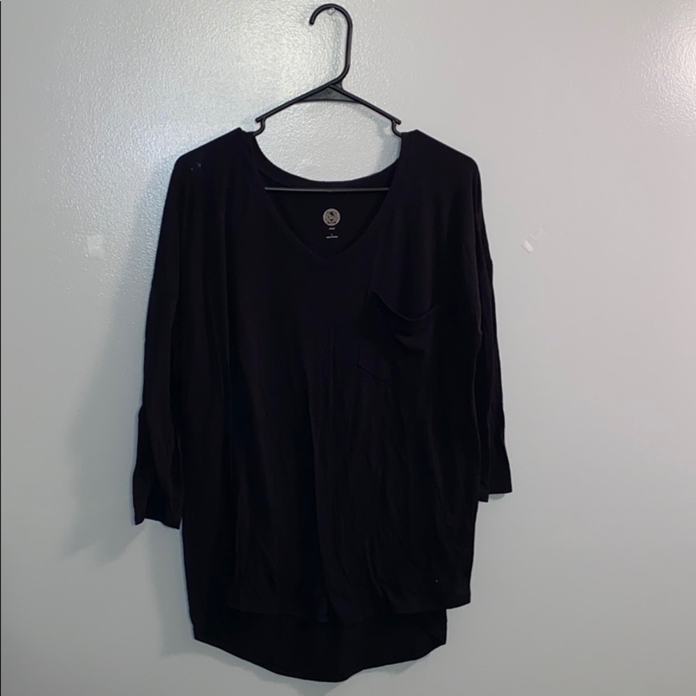 Black v-neck pocket half sleeve